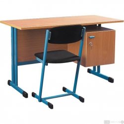 Lehrertisch mit abschliebarem Unterbau